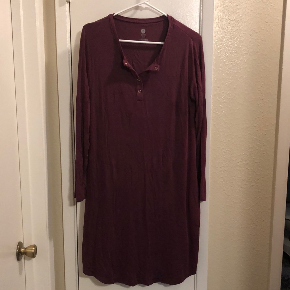 Gently used Kindred Bravely long sleeve Maternity nightgown. Size XL.